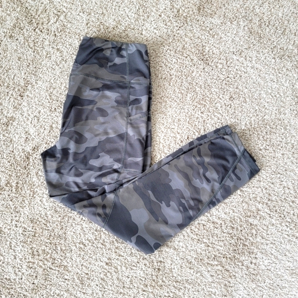 EC - Reebok - Camo Size L Womens Leggings w/Pockets